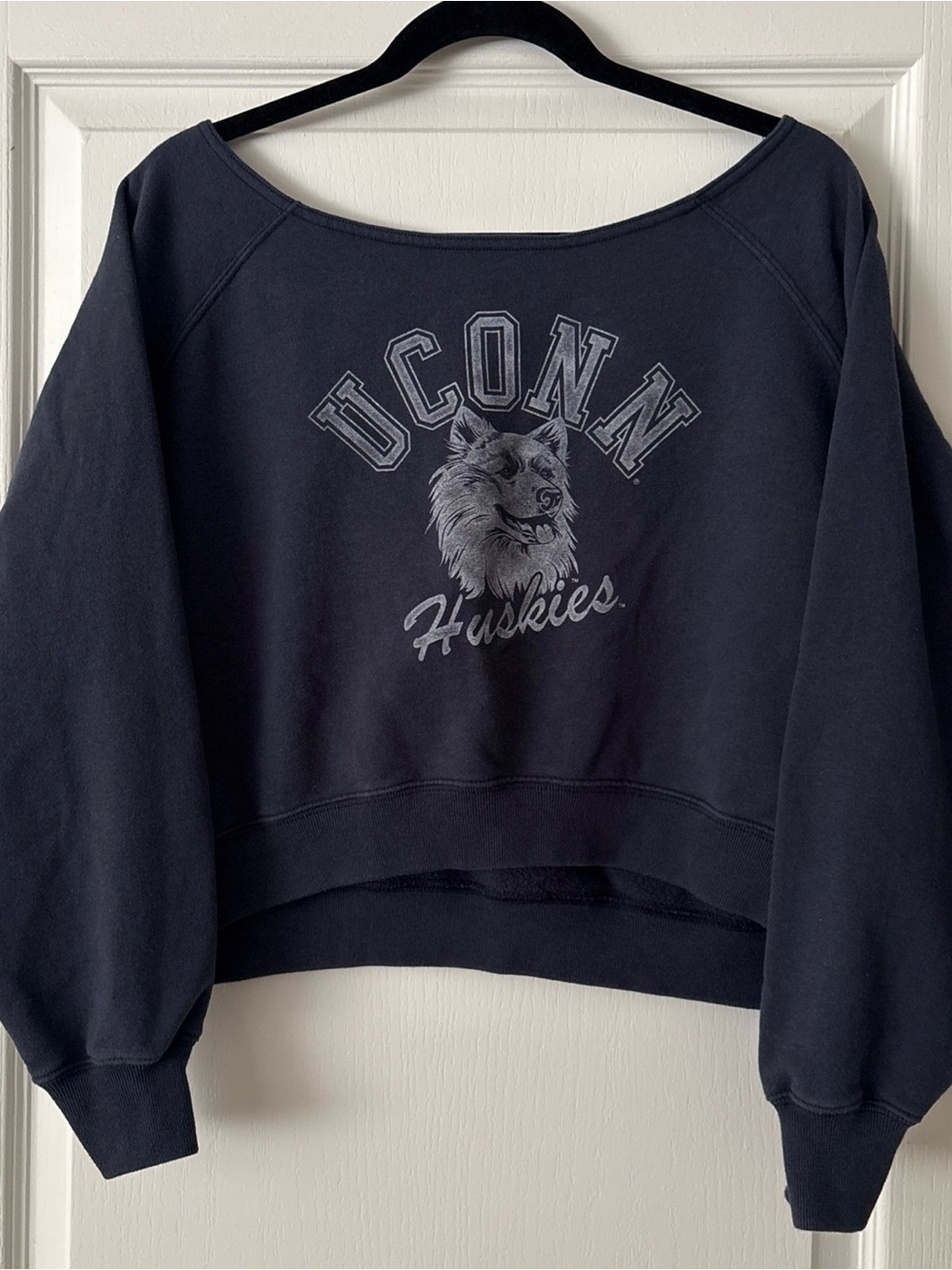 Hollister Off Shoulder Sweatshirt Pullover Collegiate UConn Huskies Blue